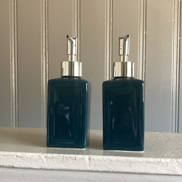 NWT- 2- Beautiful Blue Ceramic Square Hand Soap Pump Dispensers-w/ Chrome Pumps - Picture 8 of 17